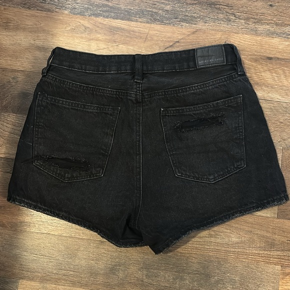 MAKE AN OFFER! American Eagle black denim mom shorts in new condition - Picture 2 of 3